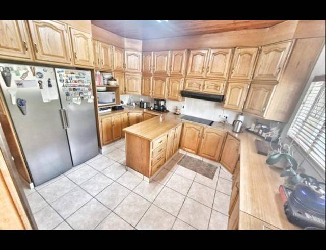 6 BEDROOM HOUSE FOR SALE IN MULBARTON